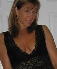 a horny lady from Mount Clemens, Michigan